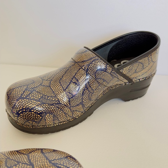 Sanita MEDUSA Danish Pro Clogs Women's 40 Snake Print Size 9 Leather Dansko Blue - Picture 8 of 15